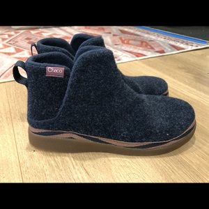Chacos chelsea boot, size 6, polyester fabric outer, new, never worn